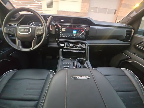 Certified 2025 GMC Sierra 2500 AT4X w/ AT4X AEV Edition AWD/4WD image 21