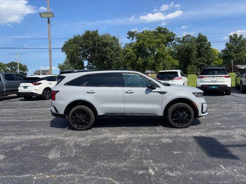 Used 2023 Kia Sorento SX AWD/4WD image 6
