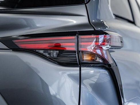 New 2026 Toyota Sienna Platinum image 7