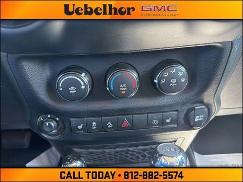 Used 2017 Jeep Wrangler Unlimited Sahara AWD/4WD image 24