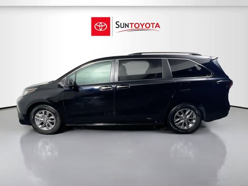 Used 2023 Toyota Sienna XLE FWD image 7