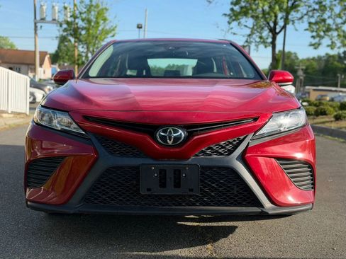 Used 2019 Toyota Camry SE FWD image 9