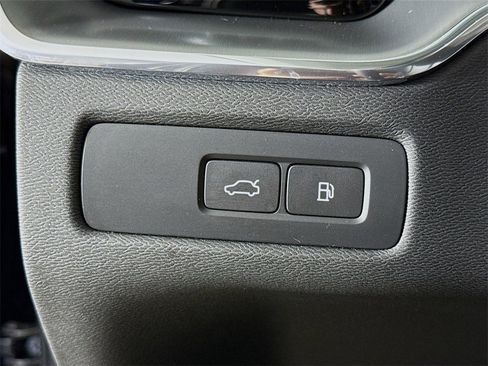 Certified 2023 Volvo XC60 T8 Core w/ Climate Package image 10