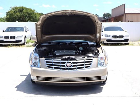 Used 2006 Cadillac DTS w/ Trunk Convenience Package FWD image 36