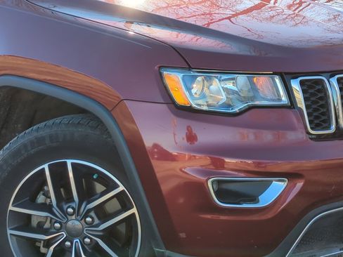 Used 2019 Jeep Grand Cherokee Limited image 18