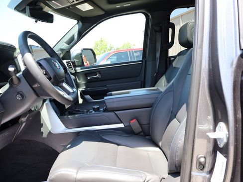 Used 2023 Toyota Tundra Platinum AWD/4WD image 22