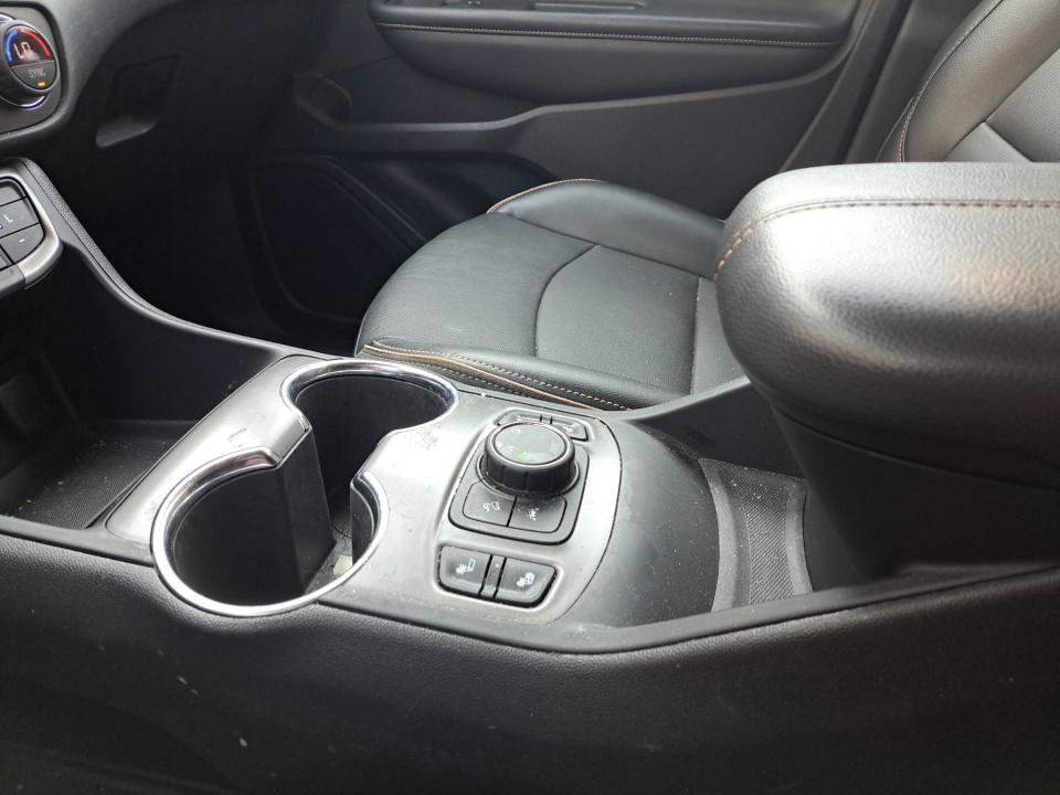 Used 2024 GMC Terrain AT4 AWD/4WD image 25