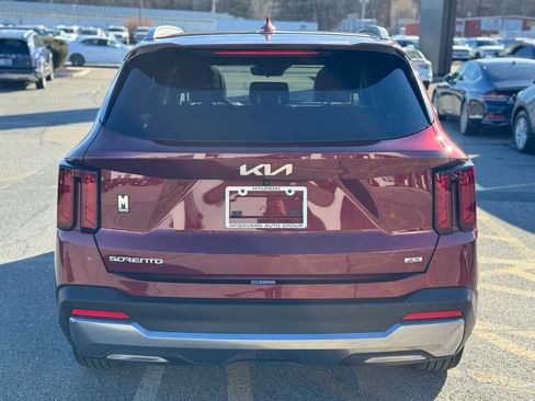 Used 2024 Kia Sorento S w/ Panoramic Sunroof Package image 5