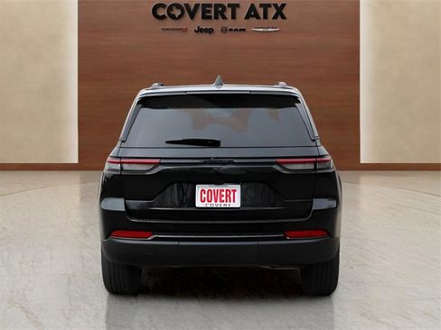 New 2025 Jeep Grand Cherokee Altitude image 4