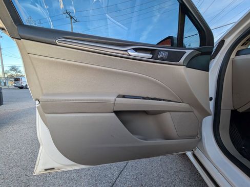 Used 2019 Ford Fusion SEL image 11