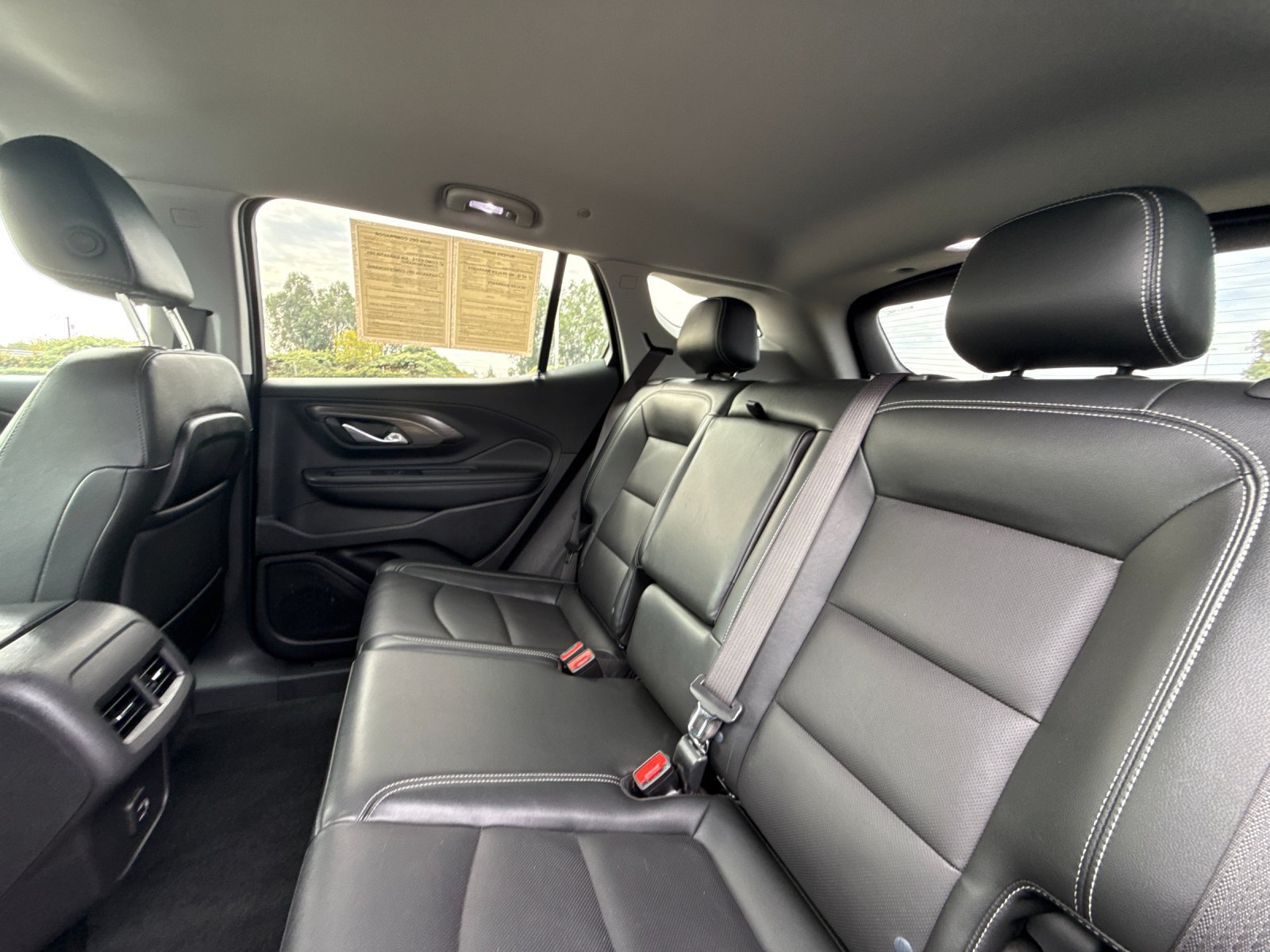 Used 2024 GMC Terrain SLT AWD/4WD image 11