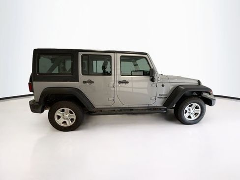 Used 2018 Jeep Wrangler Unlimited Sport w/ Connectivity Group AWD/4WD image 8