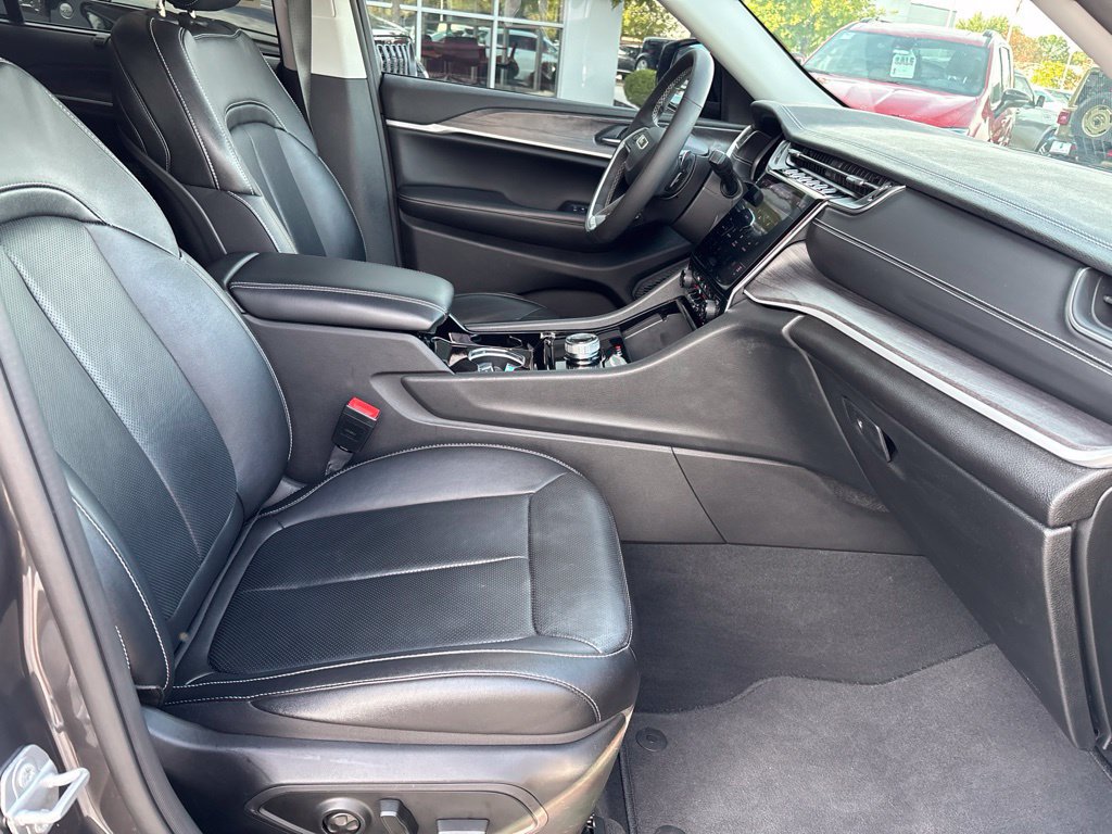 Used 2023 Jeep Grand Cherokee Limited w/ Luxury Tech Group II RWD image 27