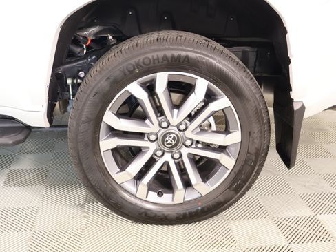 Used 2026 Toyota 4Runner Limited AWD/4WD image 19