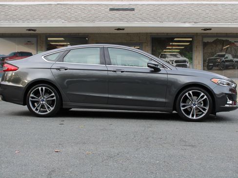 Used 2020 Ford Fusion Titanium image 22