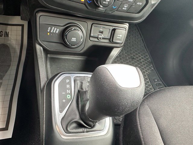 Used 2021 Jeep Renegade Latitude w/ Convenience Group AWD/4WD image 24