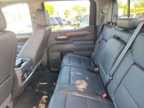 Used 2022 GMC Sierra 1500 Denali w/ Denali Reserve Package AWD/4WD image 13