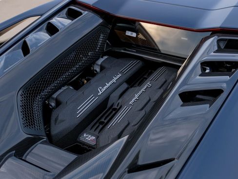 Used 2025 Lamborghini Revuelto image 54