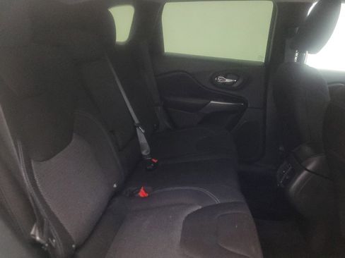 Used 2019 Jeep Cherokee Latitude w/ Popular Appearance Group image 19