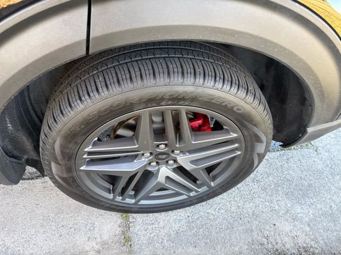 Used 2025 Ford Explorer ST image 19