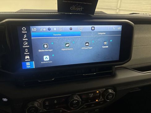 Used 2025 Jeep Wrangler Unlimited Sahara w/ Safety Group AWD/4WD image 14