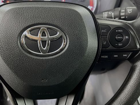Used 2025 Toyota RAV4 XLE image 20