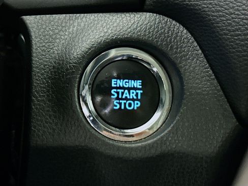 Used 2022 Toyota RAV4 XLE w/ Convenience Package FWD image 20