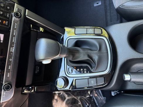 Used 2025 Kia Seltos S FWD image 40