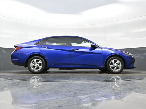 Used 2023 Hyundai Elantra SE image 29