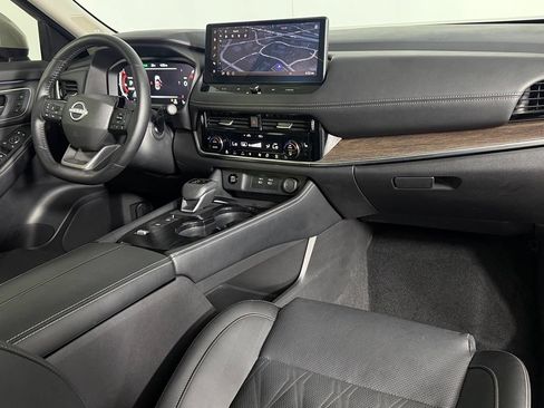 Used 2025 Nissan Rogue Platinum w/ Platinum Premium Package FWD image 14