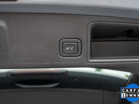 Used 2024 GMC Terrain SLT w/ LPO, Floor Liner Package FWD image 33