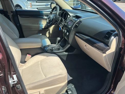 Used 2013 Kia Sorento LX image 13