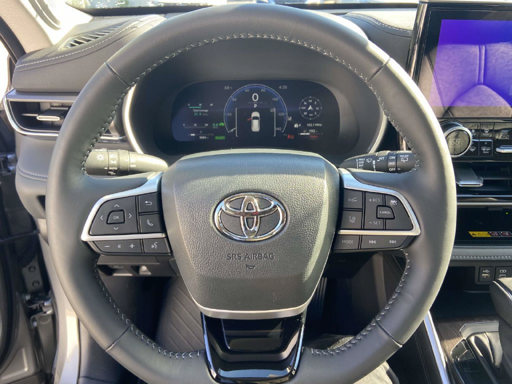 Used 2026 Toyota Highlander Limited AWD/4WD image 33