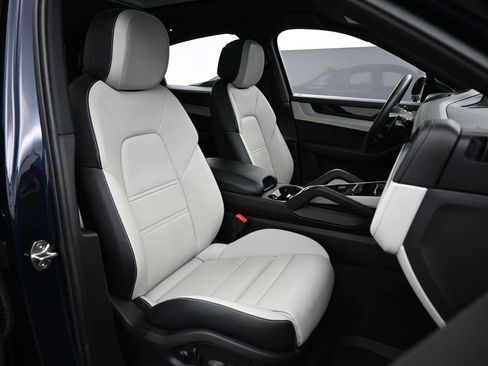 Certified 2024 Porsche Cayenne Coupe image 30