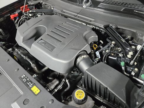 Used 2023 Land Rover Defender 130 X-Dynamic SE image 20