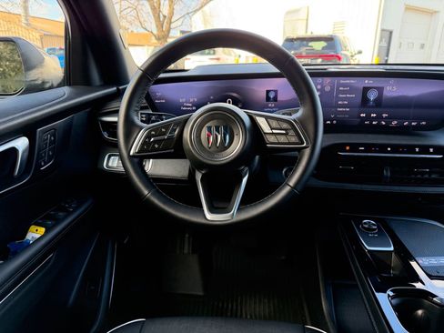 Used 2025 Buick Enclave Preferred w/ Power Package image 20