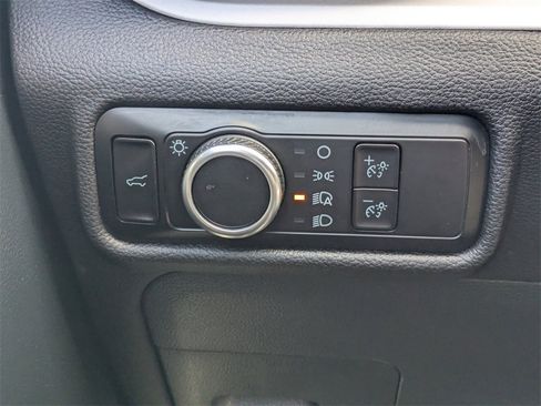 Used 2024 Ford Explorer XLT image 27