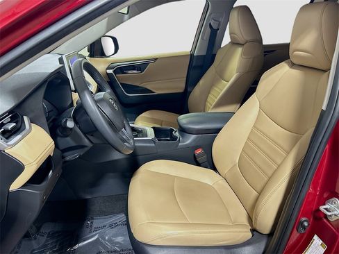 Used 2024 Toyota RAV4 XLE Premium image 17