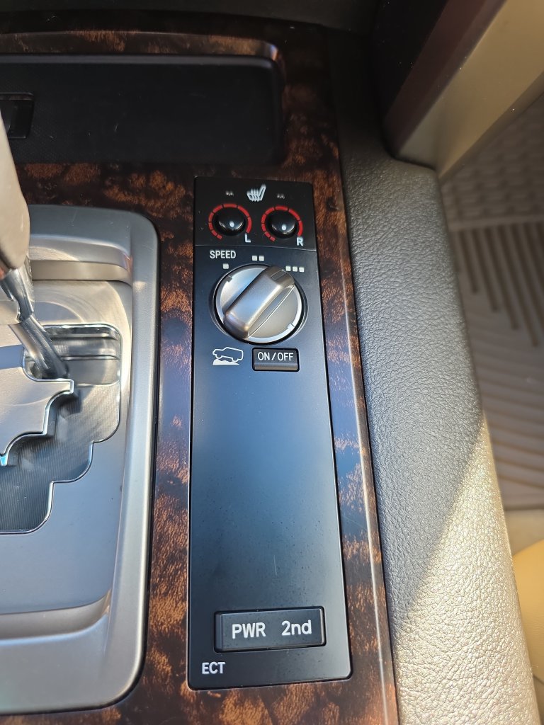 Used 2011 Toyota Land Cruiser w/ Upgrade Pkg AWD/4WD image 44