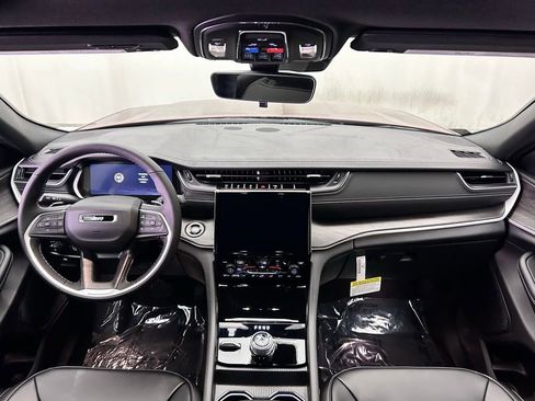 New 2025 Jeep Grand Cherokee Limited w/ Black Appearance Package image 25