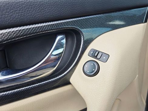 Used 2016 Nissan Rogue SL w/ SL Premium Package image 36