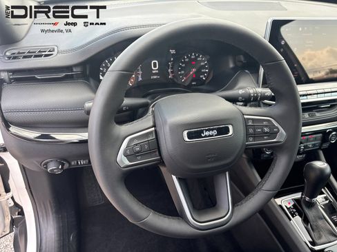 Used 2026 Jeep Compass Limited AWD/4WD image 14