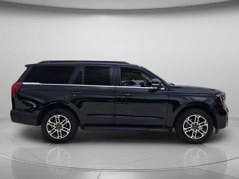 Used 2025 Ford Expedition Active AWD/4WD image 4
