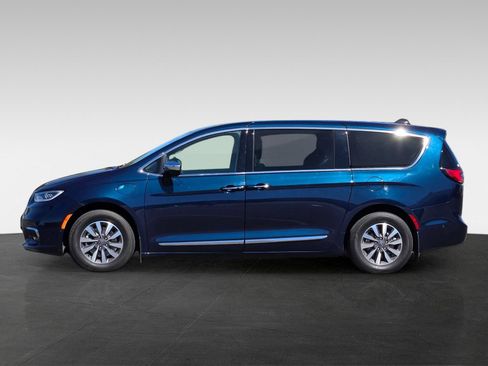 Used 2023 Chrysler Pacifica Limited FWD image 7