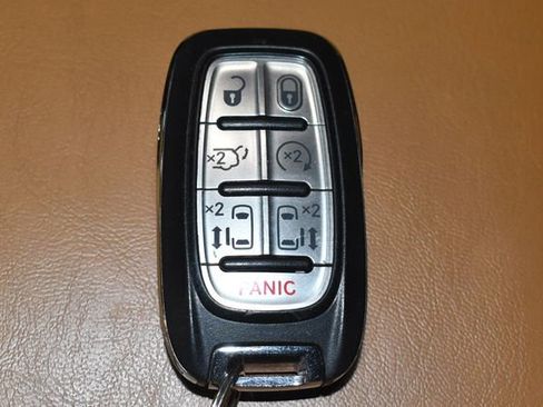 Used 2022 Chrysler Pacifica Pinnacle image 25