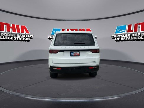 Used 2024 Jeep Wagoneer Series III AWD/4WD image 7