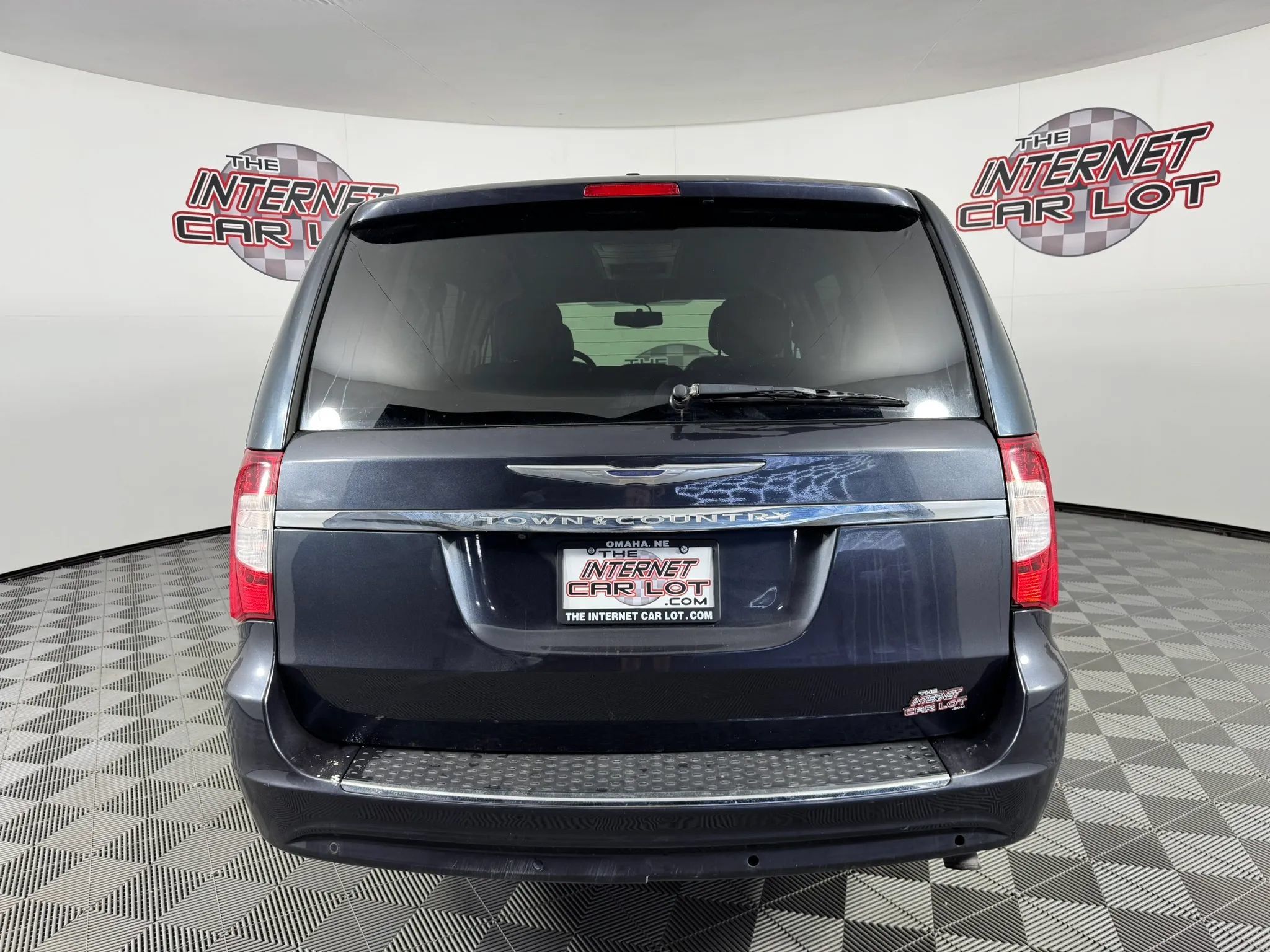 Used 2014 Chrysler Town & Country Touring-L w/ Driver Convenience Group FWD image 6