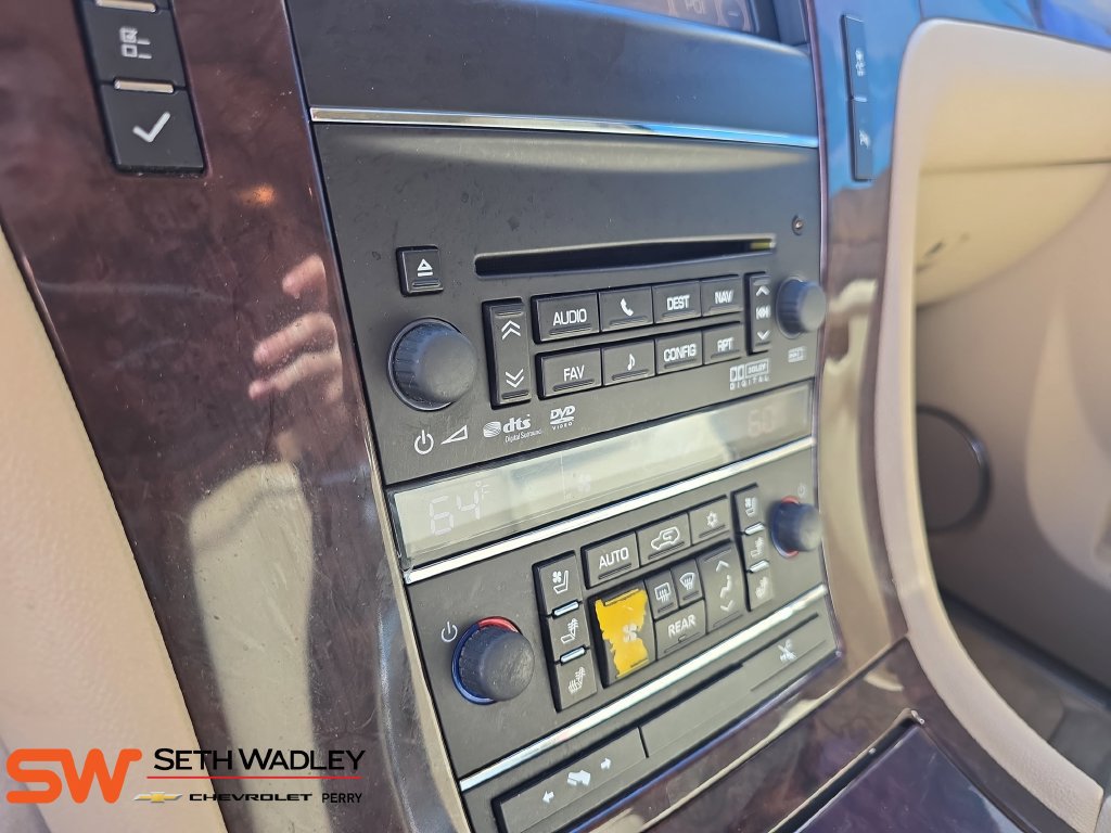 Used 2013 Cadillac Escalade Luxury AWD/4WD image 25