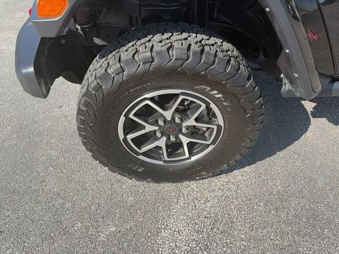 Used 2025 Jeep Wrangler Unlimited Rubicon AWD/4WD image 25