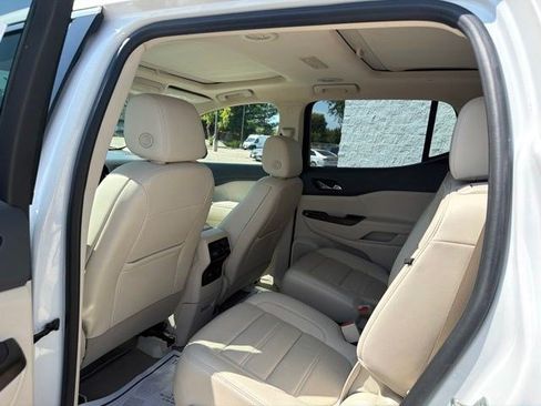 Used 2020 GMC Acadia Denali w/ Technology Package FWD image 16